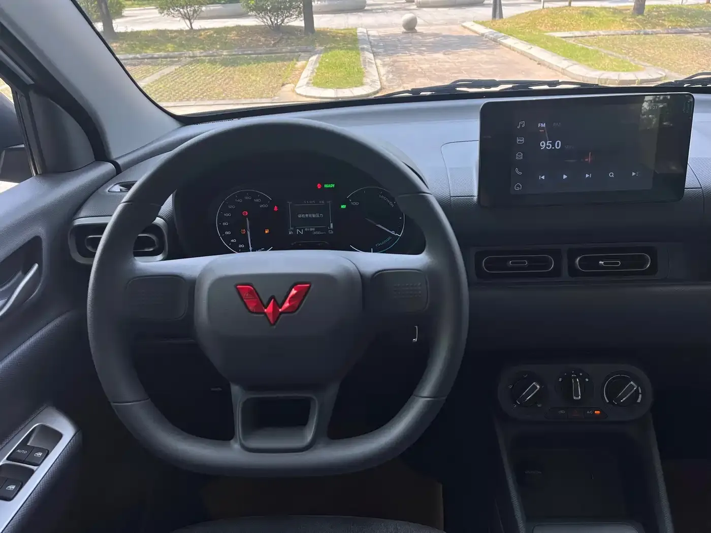 Wuling Motors Wuling Hongguang New Energy Model Range Extender Hybrid 50KM Standard 2025 — фото 11