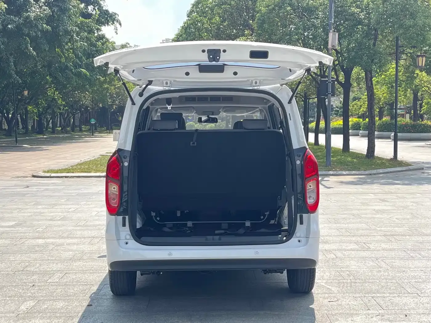 Wuling Motors Wuling Hongguang New Energy Model Range Extender Hybrid 50KM Standard 2025 — фото 18