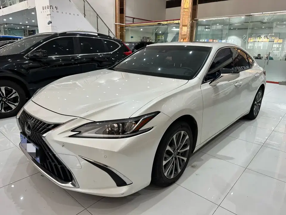 Lexus ES 200 Excellence Edition 2024