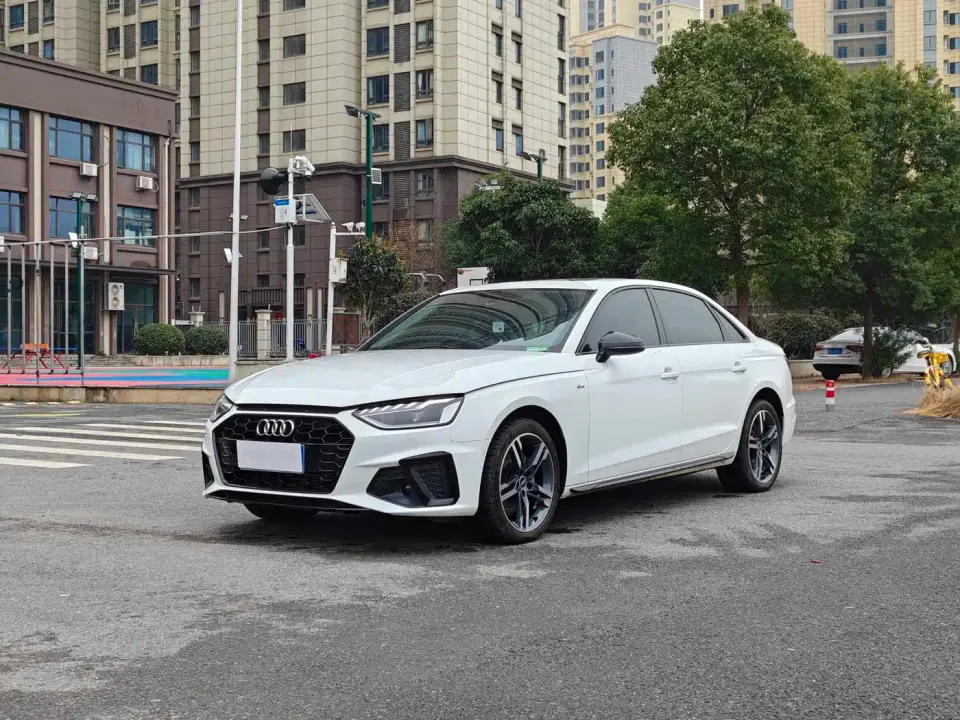 Audi A4L 40 TFSI Luxury Dynamic 2023