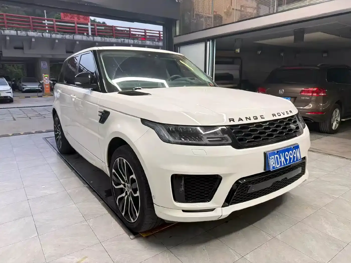 Land Rover Range Rover Sport 3.0 L6 Gloss Black Edition 2022 — фото 3