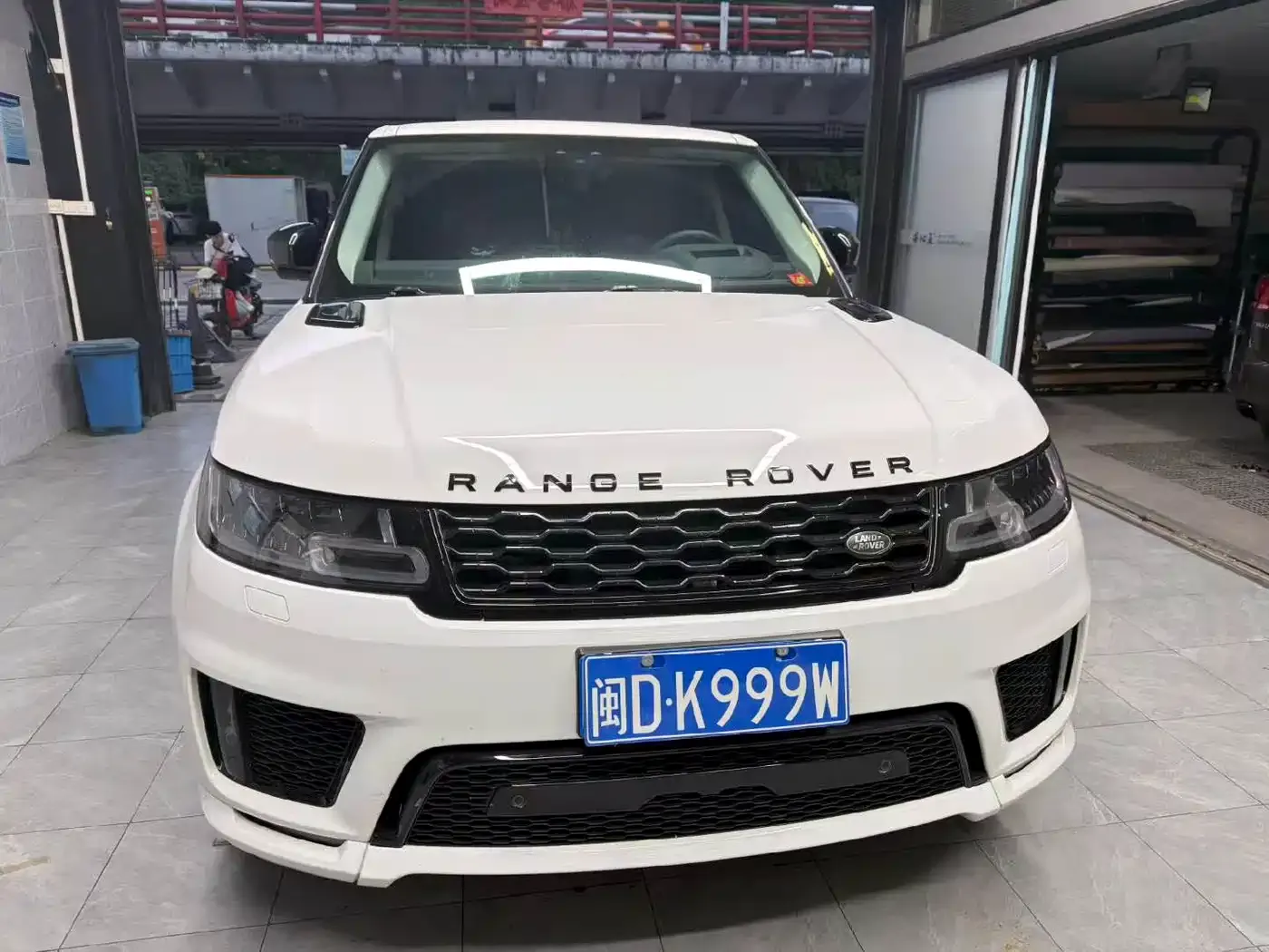 Land Rover Range Rover Sport 3.0 L6 Gloss Black Edition 2022 — фото 2