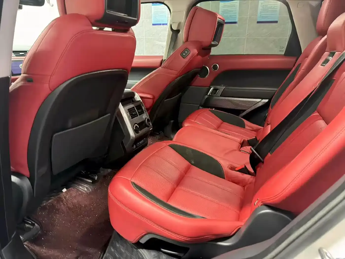 Land Rover Range Rover Sport 3.0 L6 Gloss Black Edition 2022 — фото 6