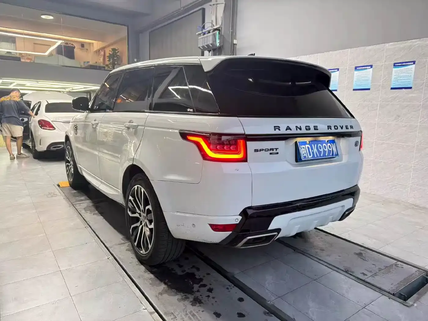 Land Rover Range Rover Sport 3.0 L6 Gloss Black Edition 2022 — фото 9