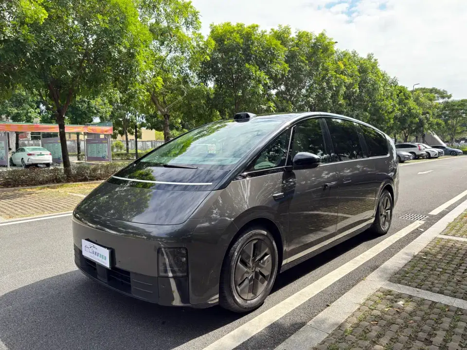 Li Auto MEGA Ultra 2024