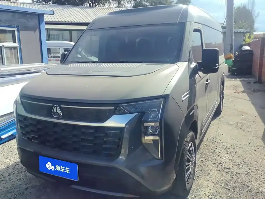 Sinotruk Xianfeng V Route Edition 2.0T Manual Medium Axle Medium Roof 7 Seats Operation 2025