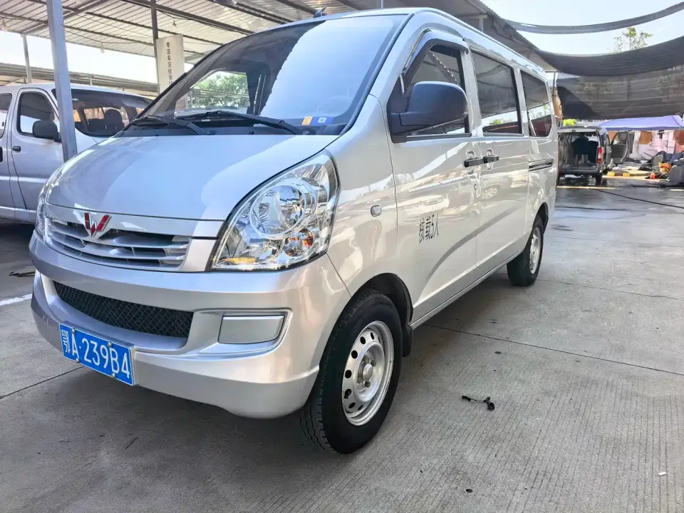 Wuling Motors Wuling Rongguang S Model 1.2L Standard Power Steering Version 5-Seater LSI 2021