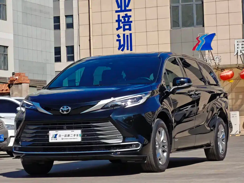 Toyota Sienna 2.5L Hybrid 4WD Premium Edition 2024
