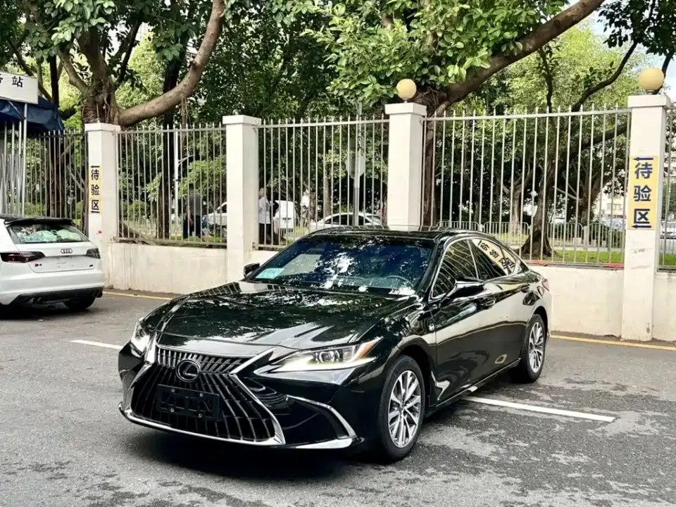 Lexus ES 200 Excellence Edition 2023