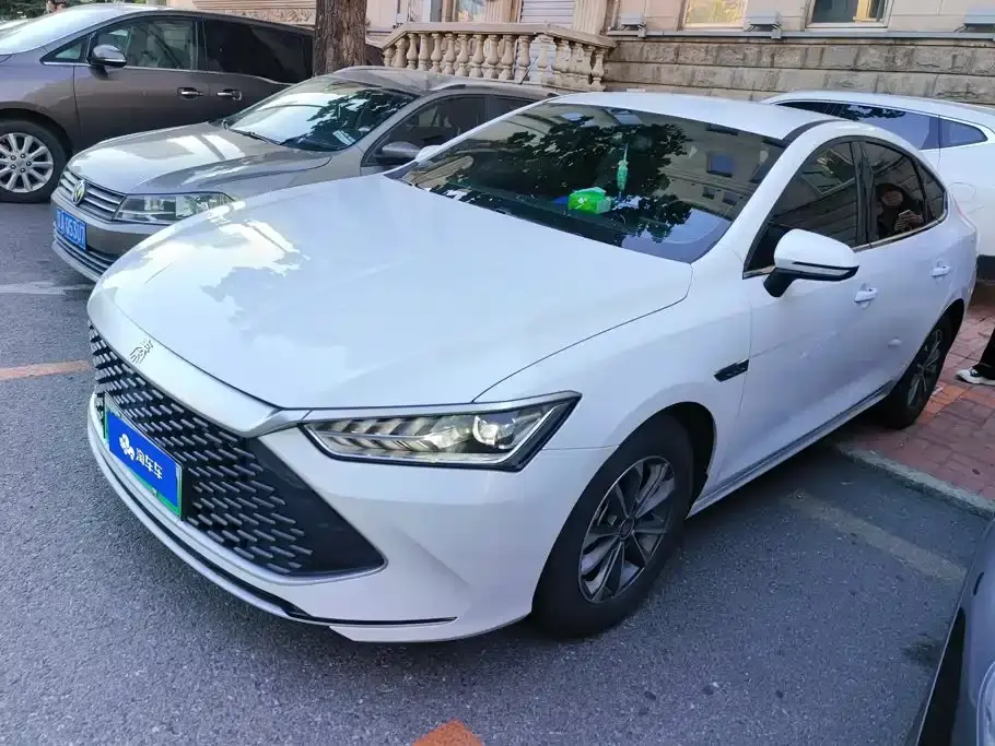BYD Qin PLUS Glory Edition DM-i 55KM Leading 2025