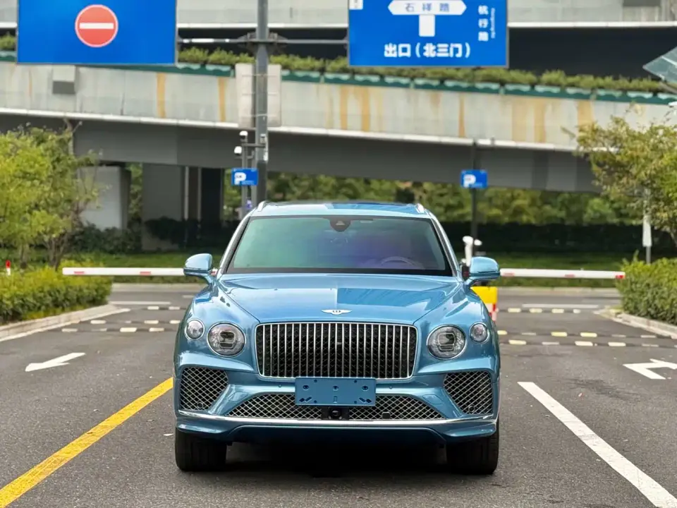 Bentley Bentayga 4.0T V8 Long Wheelbase 2025