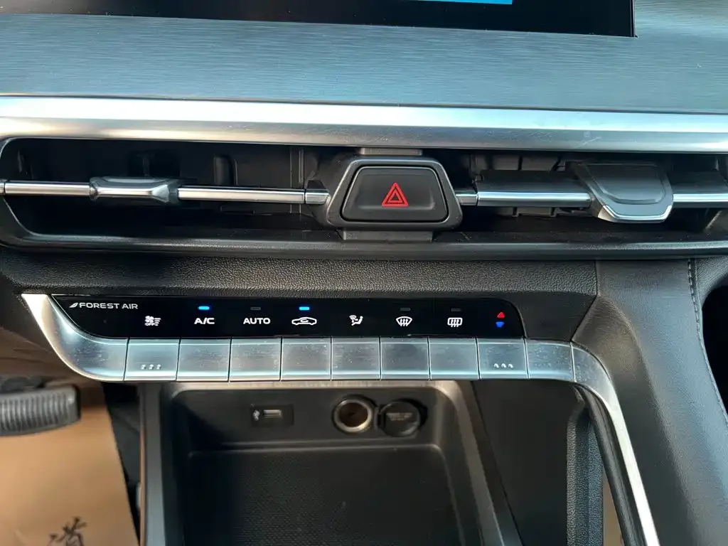 Changan CS35 PLUS Enjoyment Edition 1.4T DCT Luxury 2023 — фото 12