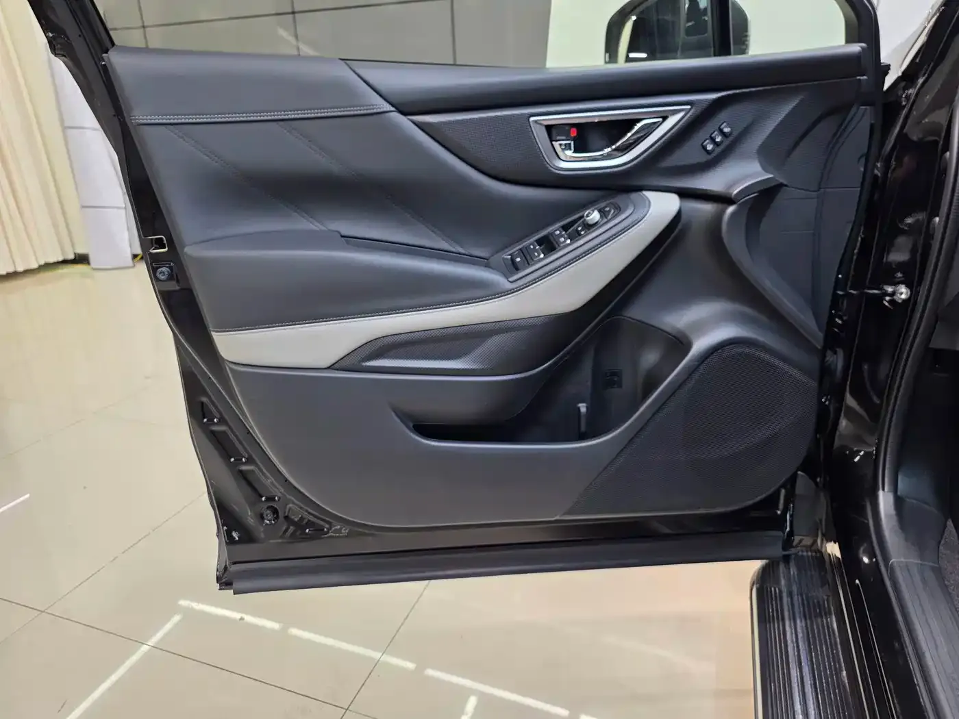 Subaru Forester 2.0i AWD Flagship Edition with EyeSight 2023 — фото 9