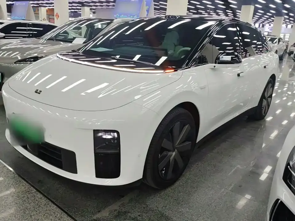Li Auto i6 4WD Base Model 2025