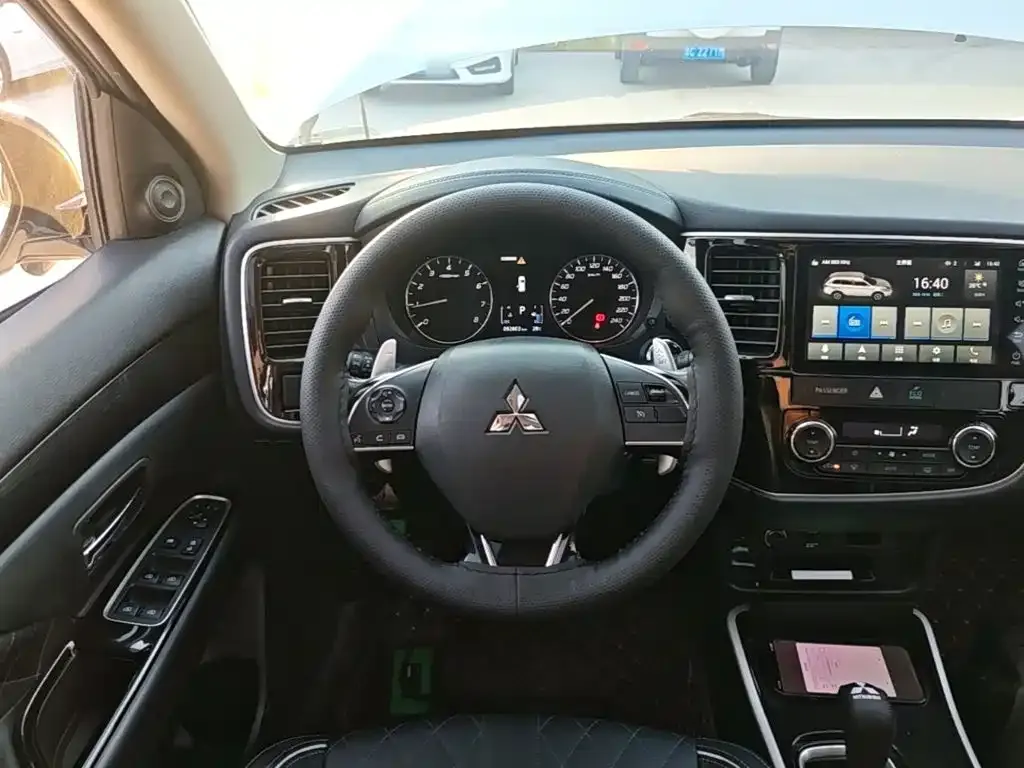 Mitsubishi Outlander 2.4L 4WD Luxury 5-seater 2020 — фото 11