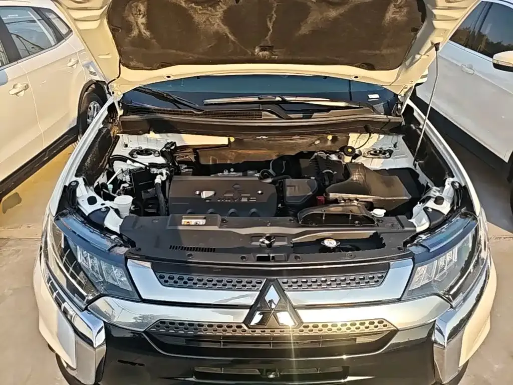 Mitsubishi Outlander 2.4L 4WD Luxury 5-seater 2020 — фото 20