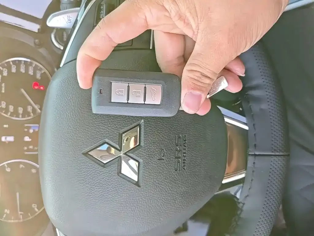 Mitsubishi Outlander 2.4L 4WD Luxury 5-seater 2020 — фото 9
