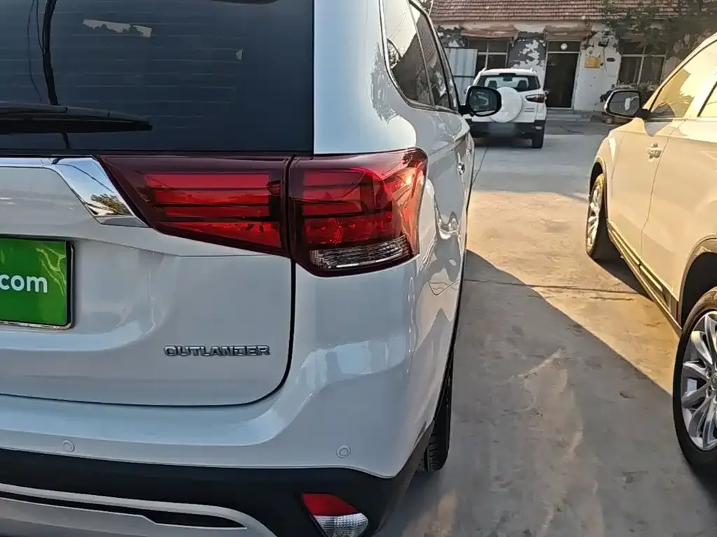 Mitsubishi Outlander 2.4L 4WD Luxury 5-seater 2020 — фото 8