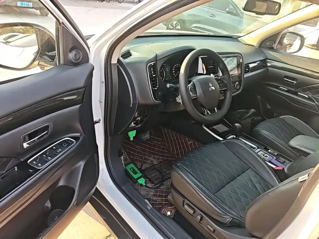 Mitsubishi Outlander 2.4L 4WD Luxury 5-seater 2020 — фото 16