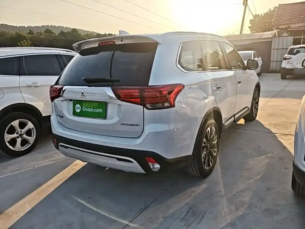 Mitsubishi Outlander 2.4L 4WD Luxury 5-seater 2020 — фото 7