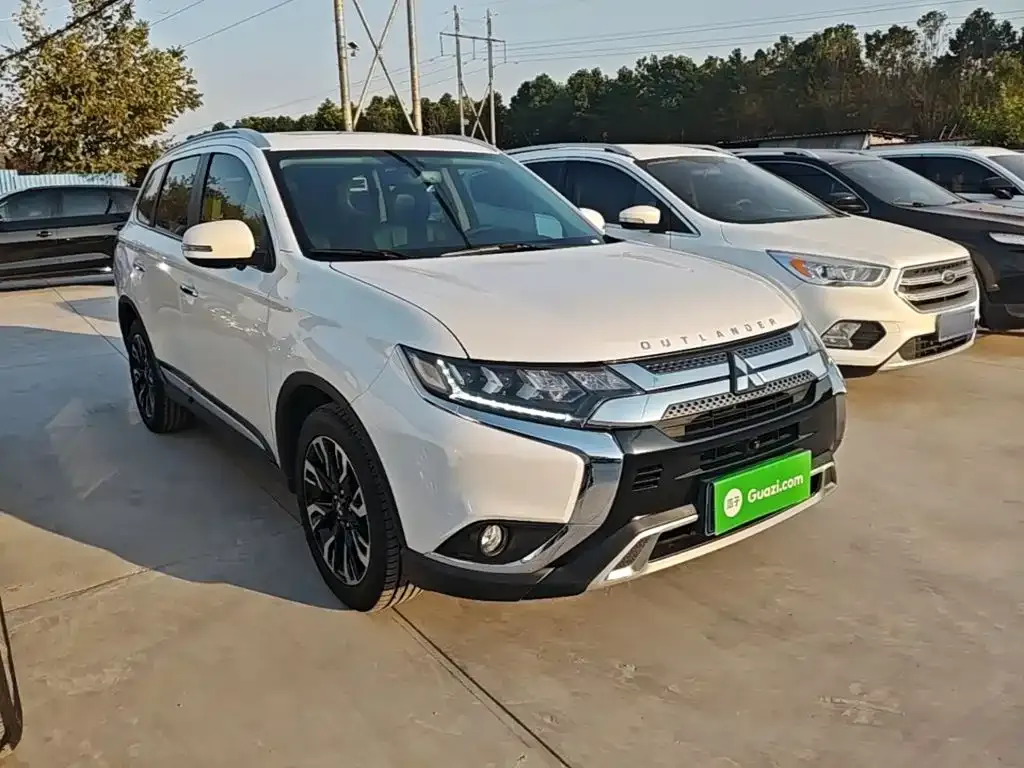 Mitsubishi Outlander 2.4L 4WD Luxury 5-seater 2020 — фото 4