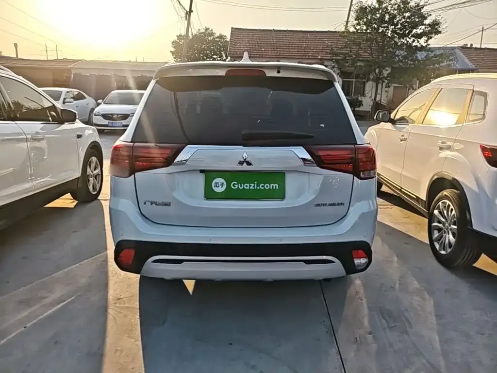 Mitsubishi Outlander 2.4L 4WD Luxury 5-seater 2020 — фото 6
