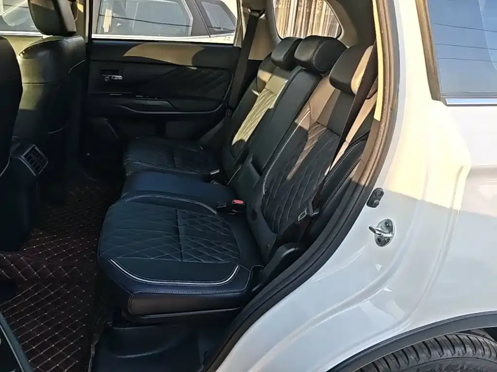 Mitsubishi Outlander 2.4L 4WD Luxury 5-seater 2020 — фото 17