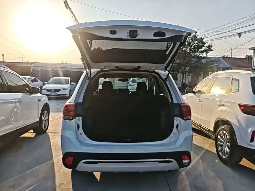 Mitsubishi Outlander 2.4L 4WD Luxury 5-seater 2020 — фото 19