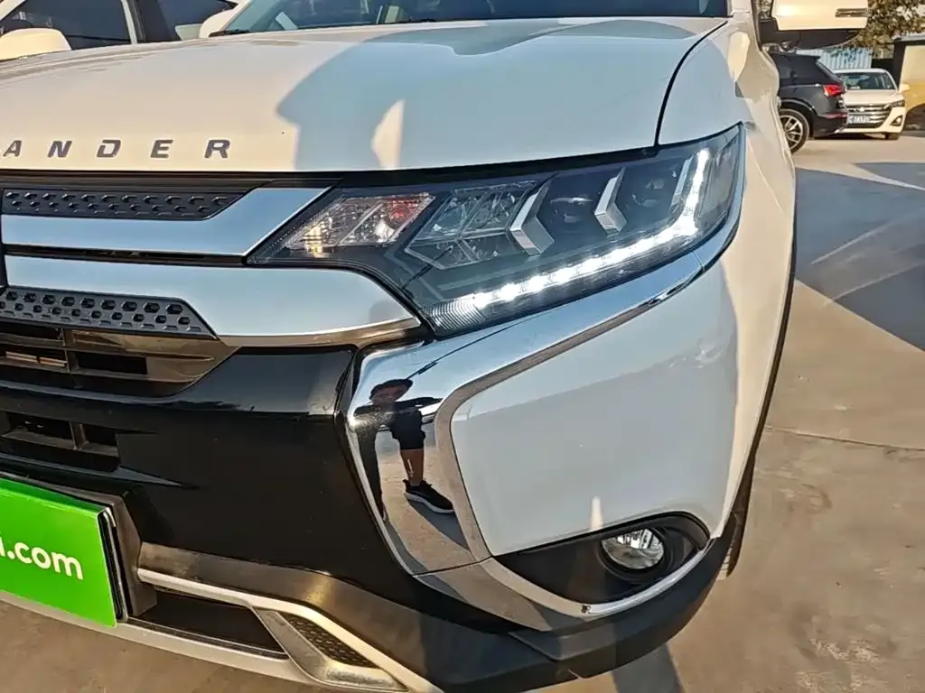 Mitsubishi Outlander 2.4L 4WD Luxury 5-seater 2020 — фото 24