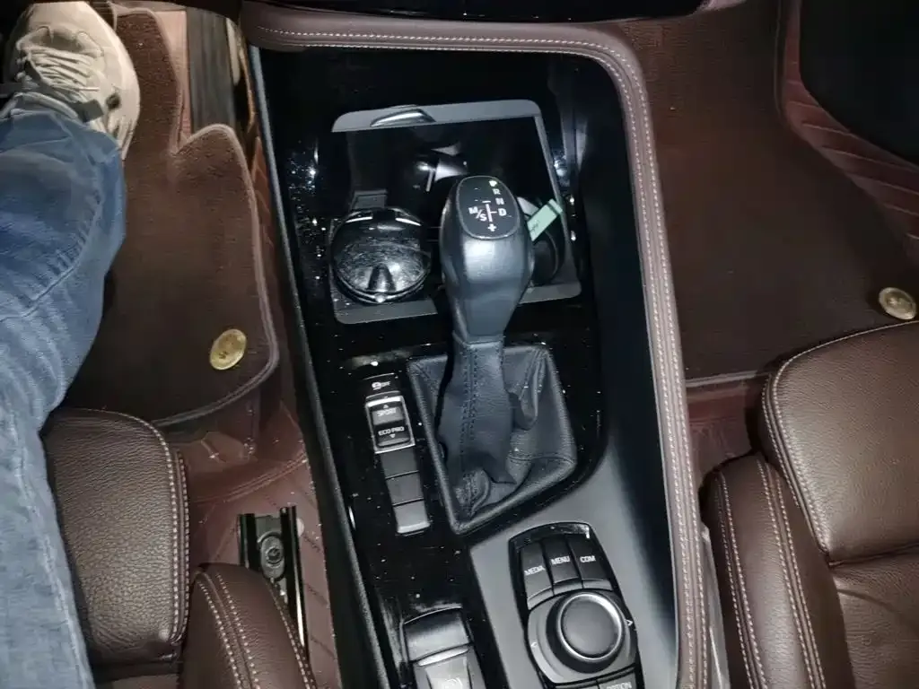 BMW X1 sDrive18Li Premium Model 2019 — фото 7