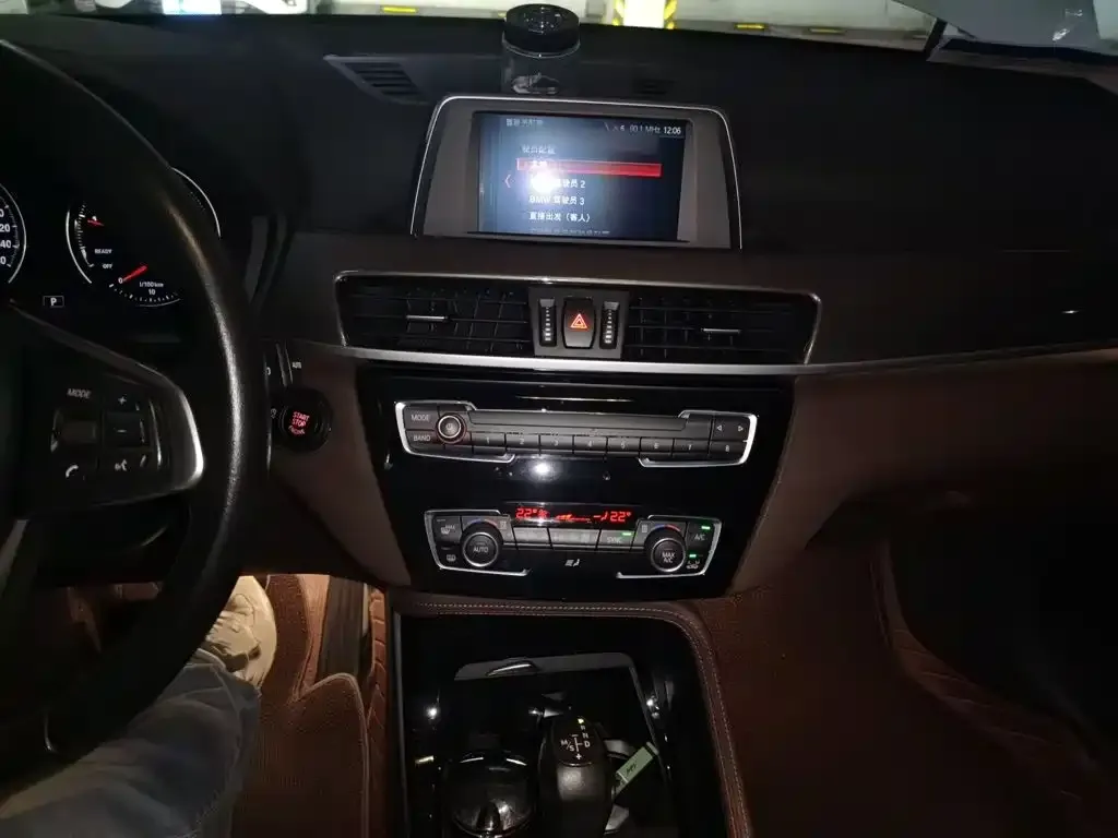BMW X1 sDrive18Li Premium Model 2019 — фото 6