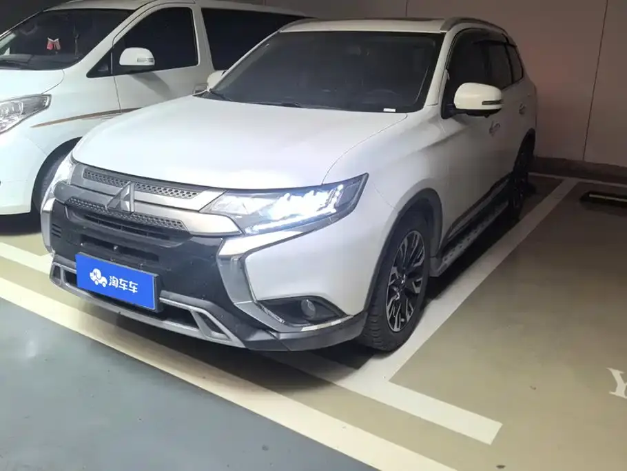 Mitsubishi Outlander 2.4L 4WD Deluxe Edition 5-Seater China VI 2019