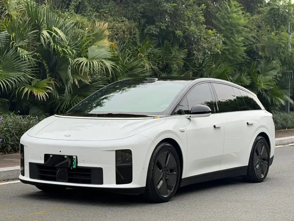 Li Auto i6 2WD Base Model 2025