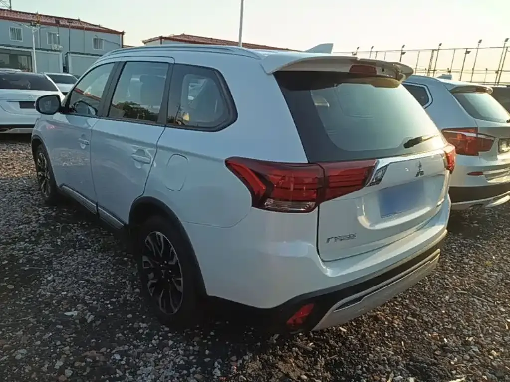 Mitsubishi Outlander 2.0L 2WD Enjoy Edition 5-seater China V 2019 — фото 5