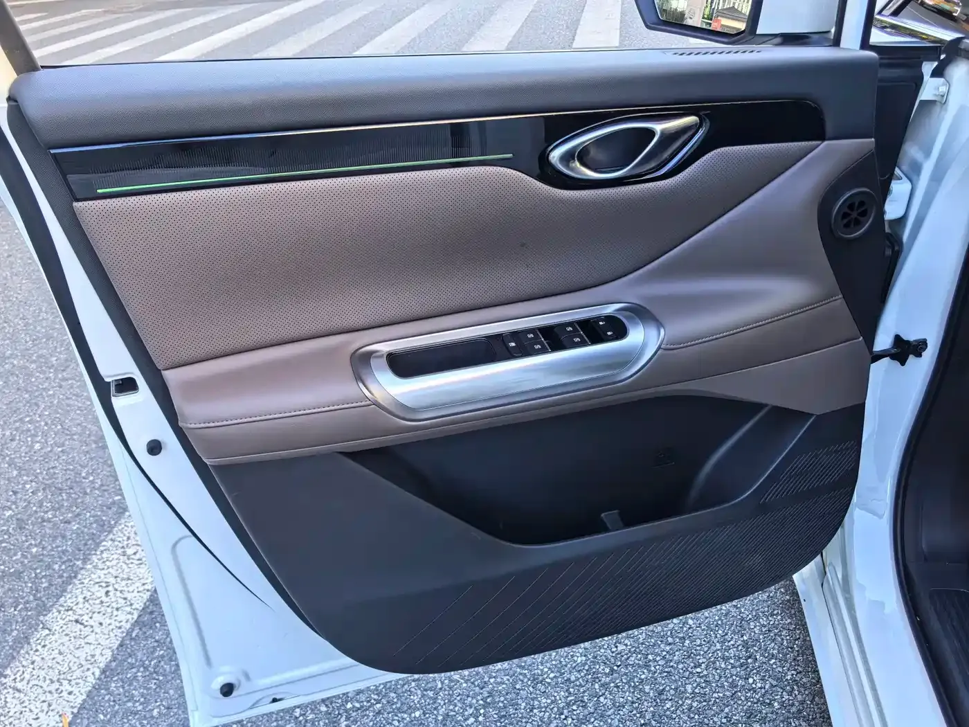 GAC Trumpchi E8 NEV Model 150km MAX+ 2024 — фото 27