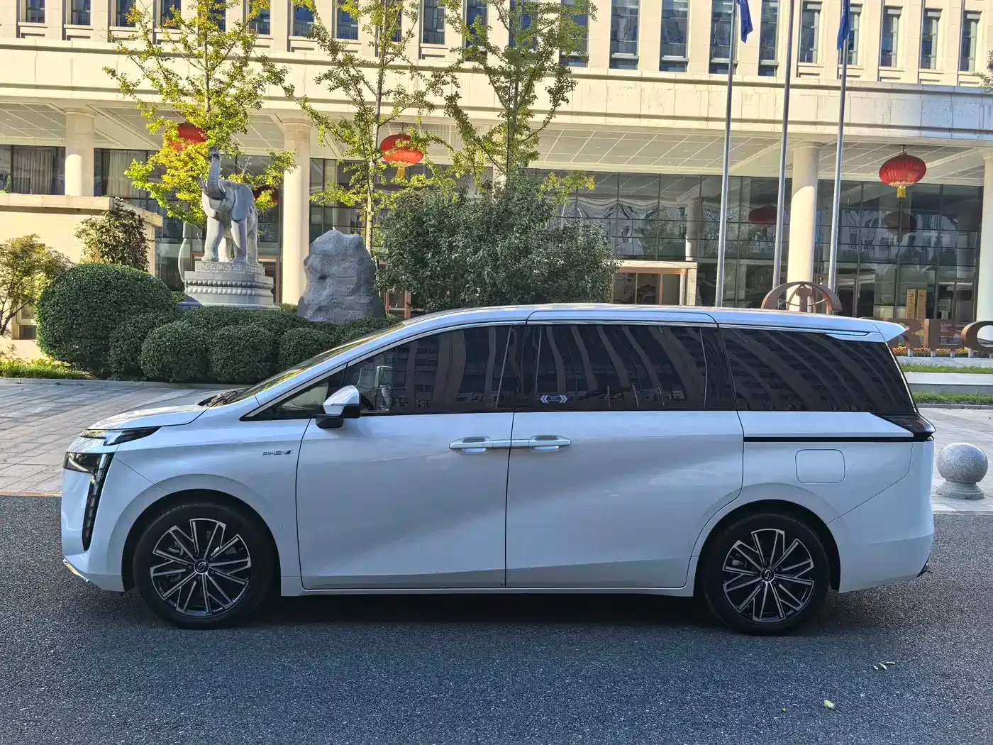 GAC Trumpchi E8 NEV Model 150km MAX+ 2024 — фото 2