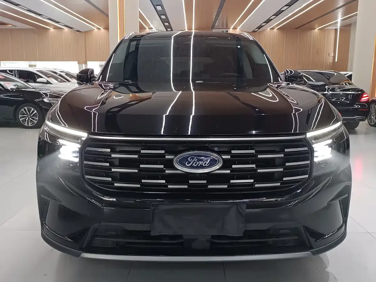 Ford Edge Edge L 2.0T EcoBoost FWD 7-Seater Luxury 2025 — фото 2
