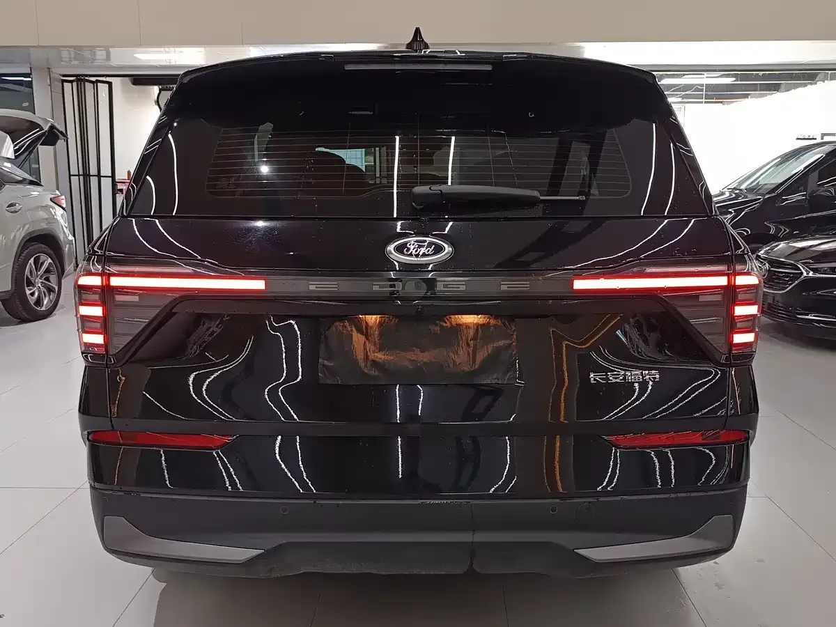 Ford Edge Edge L 2.0T EcoBoost FWD 7-Seater Luxury 2025 — фото 8