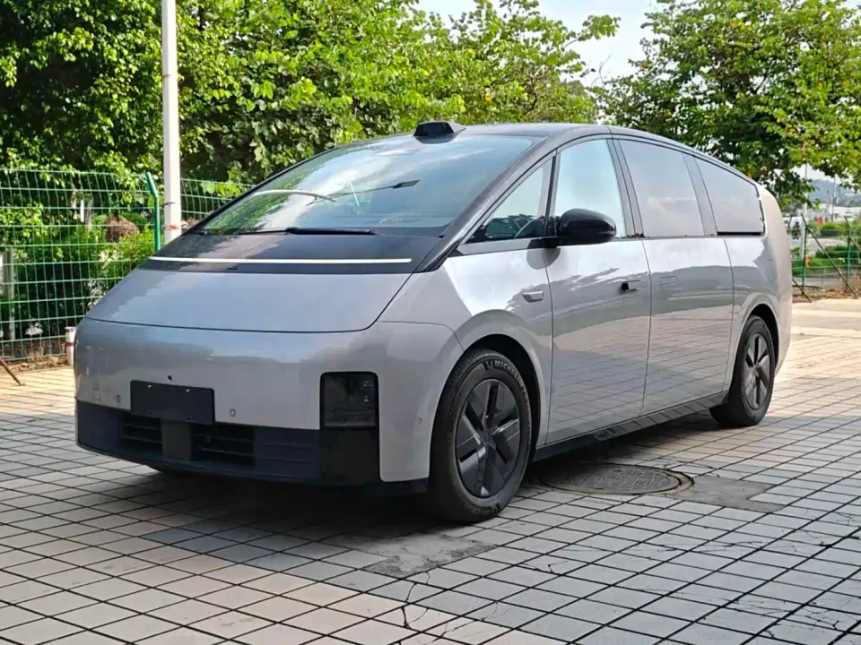 Li Auto MEGA Ultra 2024