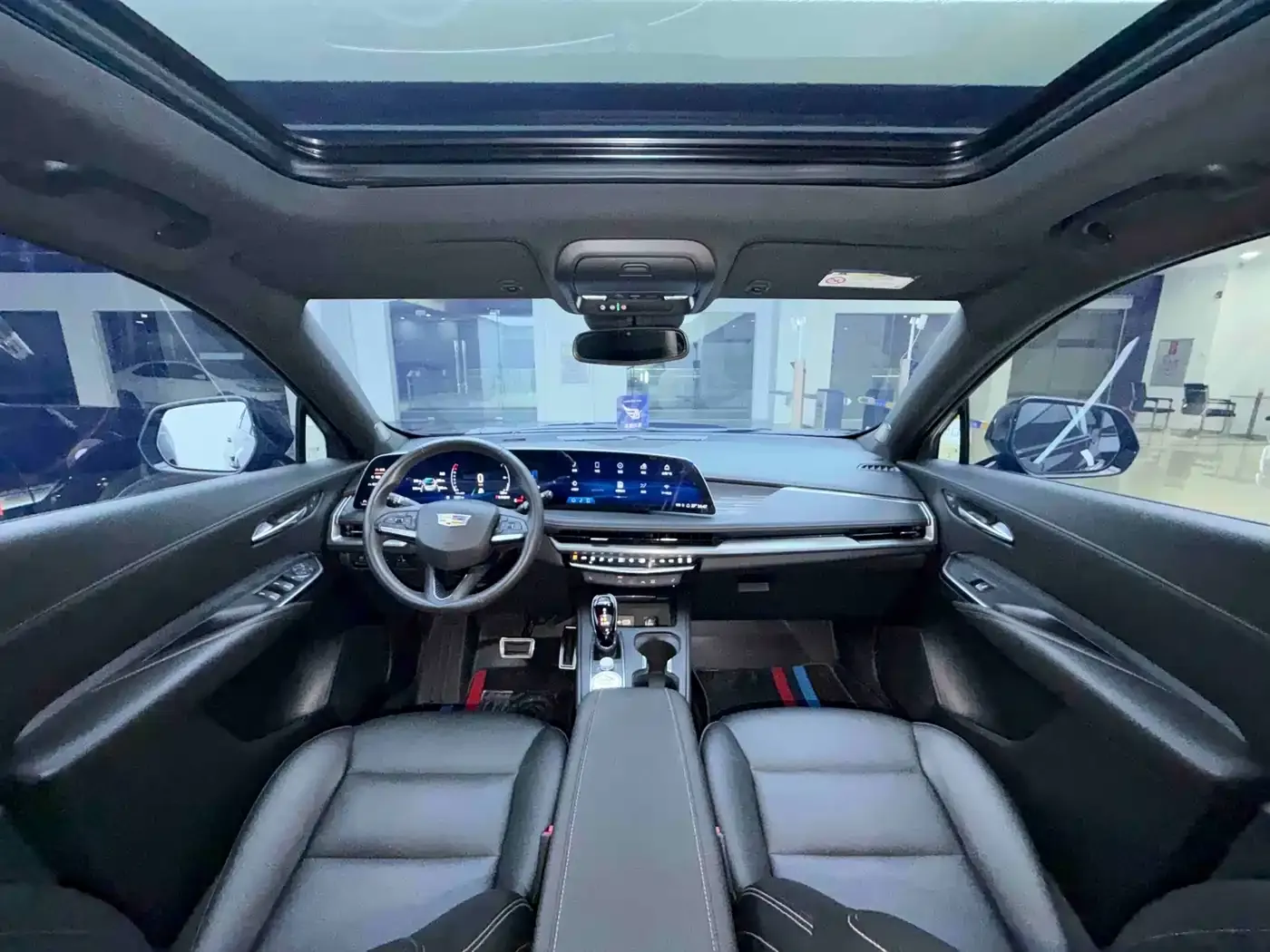 Cadillac XT4 28T 2WD Luxury 2024 — фото 9