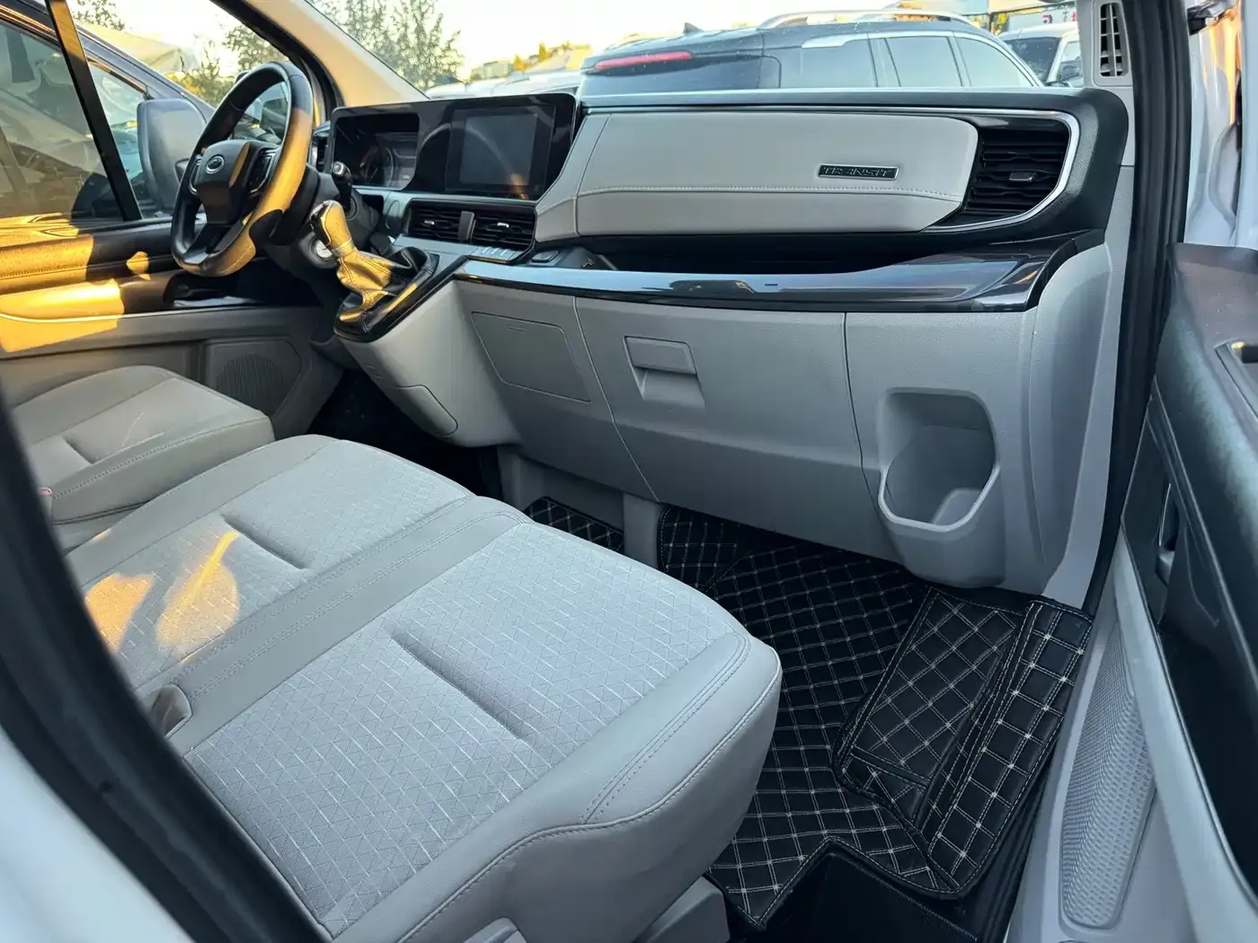 Ford Transit 2.0T Petrol Manual Business Travel Mid-Axis Mid-Roof 10/11/12-seater 2023 — фото 13