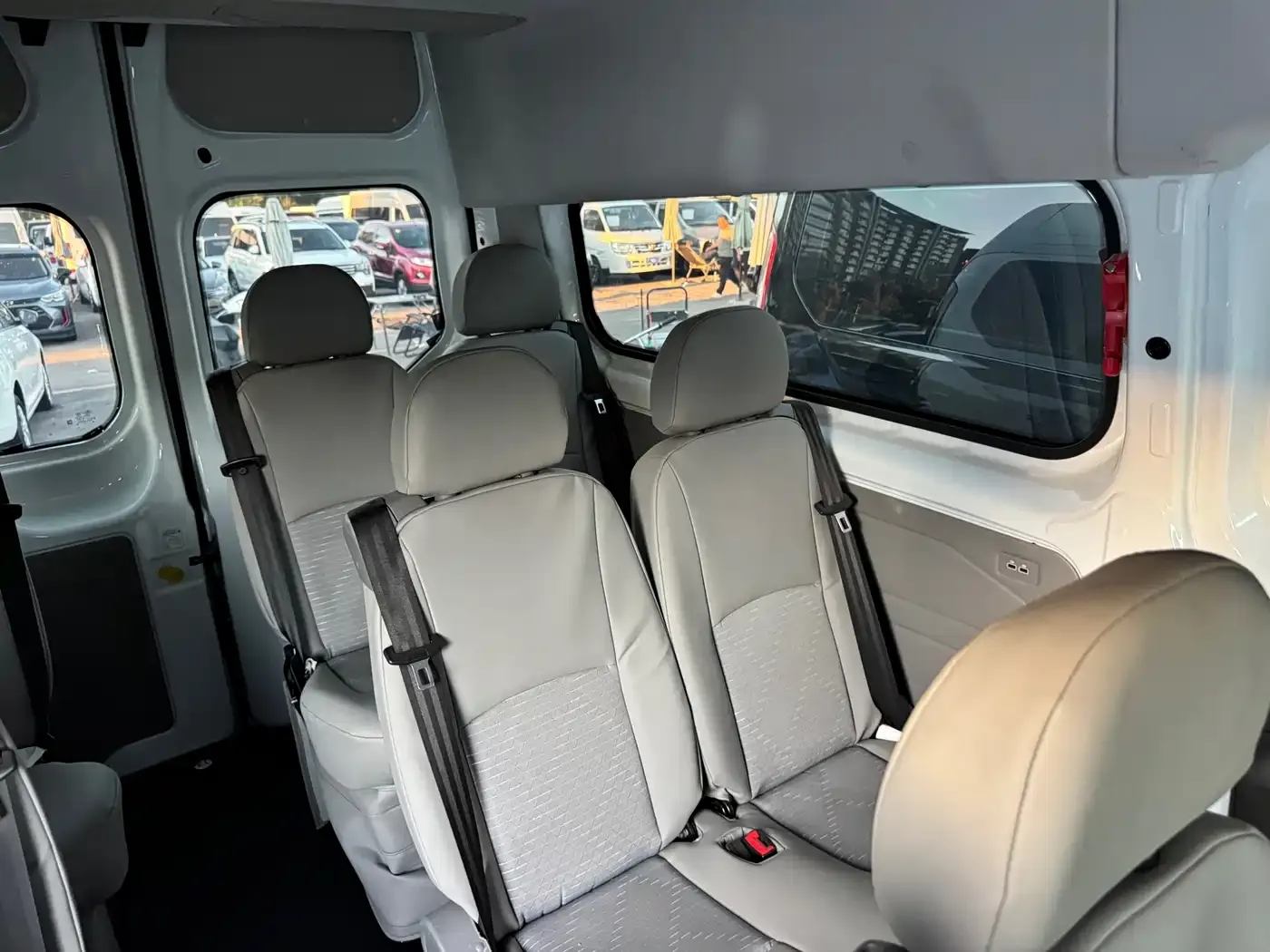 Ford Transit 2.0T Petrol Manual Business Travel Mid-Axis Mid-Roof 10/11/12-seater 2023 — фото 12