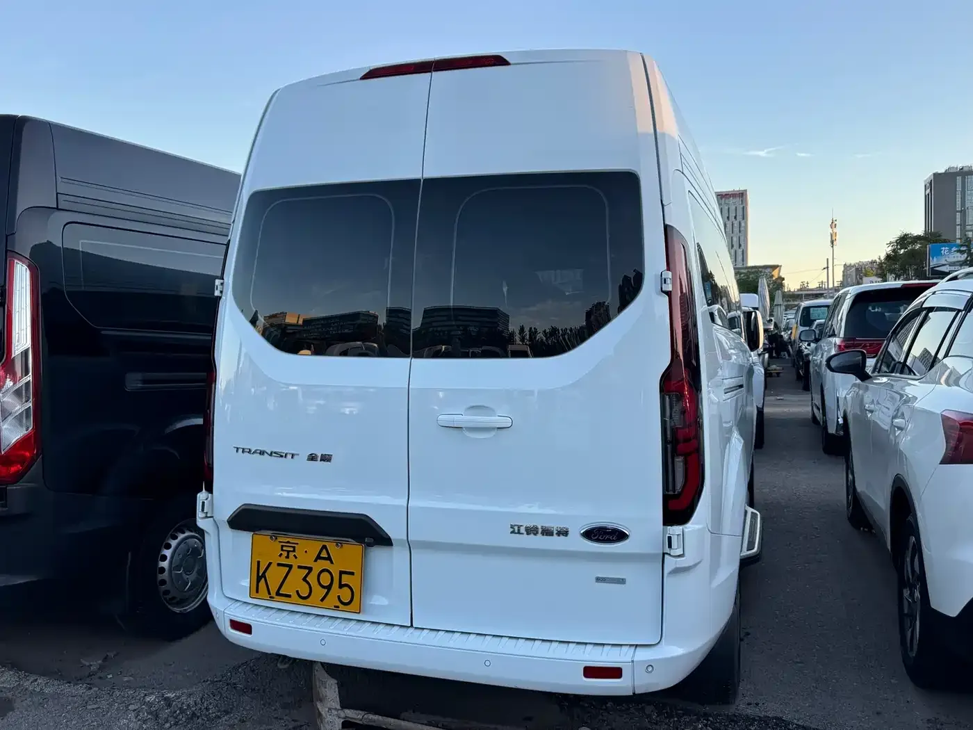 Ford Transit 2.0T Petrol Manual Business Travel Mid-Axis Mid-Roof 10/11/12-seater 2023 — фото 17