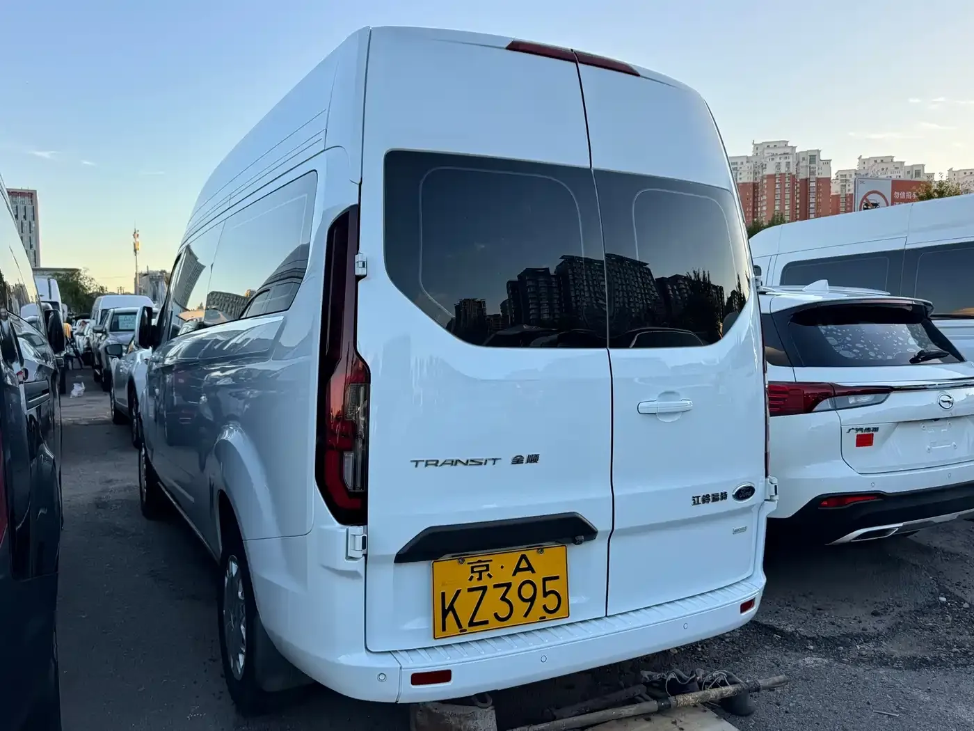 Ford Transit 2.0T Petrol Manual Business Travel Mid-Axis Mid-Roof 10/11/12-seater 2023 — фото 15