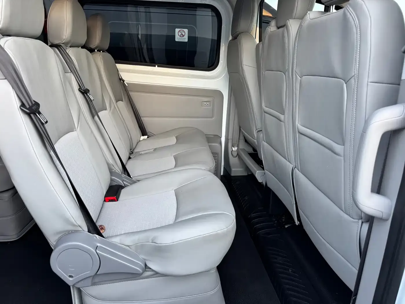 Ford Transit 2.0T Petrol Manual Business Travel Mid-Axis Mid-Roof 10/11/12-seater 2023 — фото 9