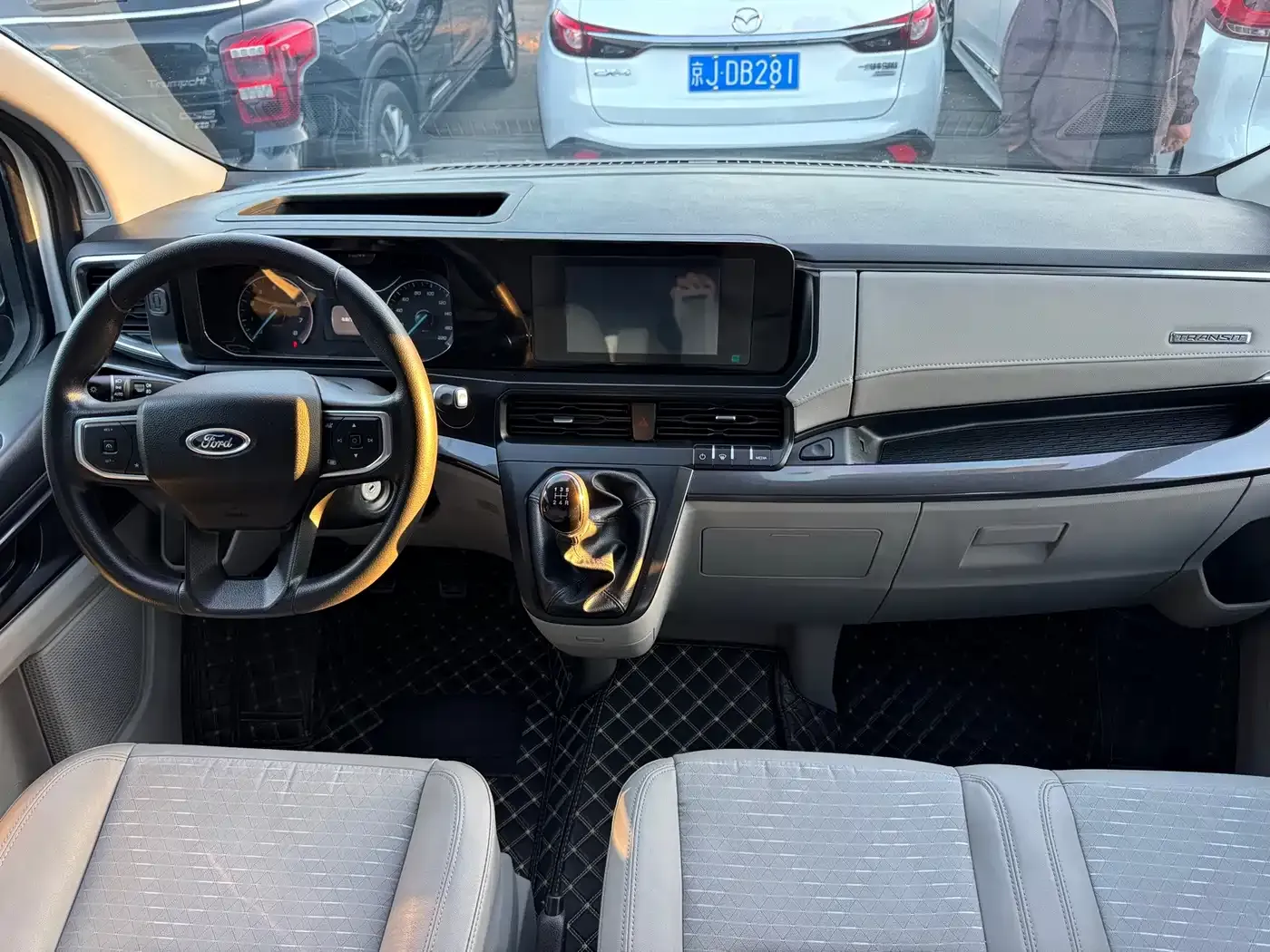 Ford Transit 2.0T Petrol Manual Business Travel Mid-Axis Mid-Roof 10/11/12-seater 2023 — фото 11