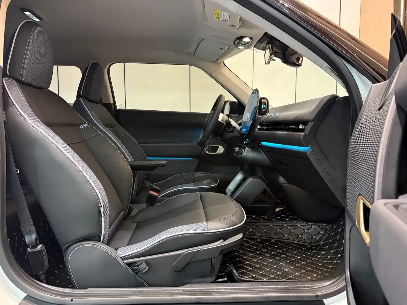 Mini Electric MINI ACEMAN E Classic 2025 — фото 10
