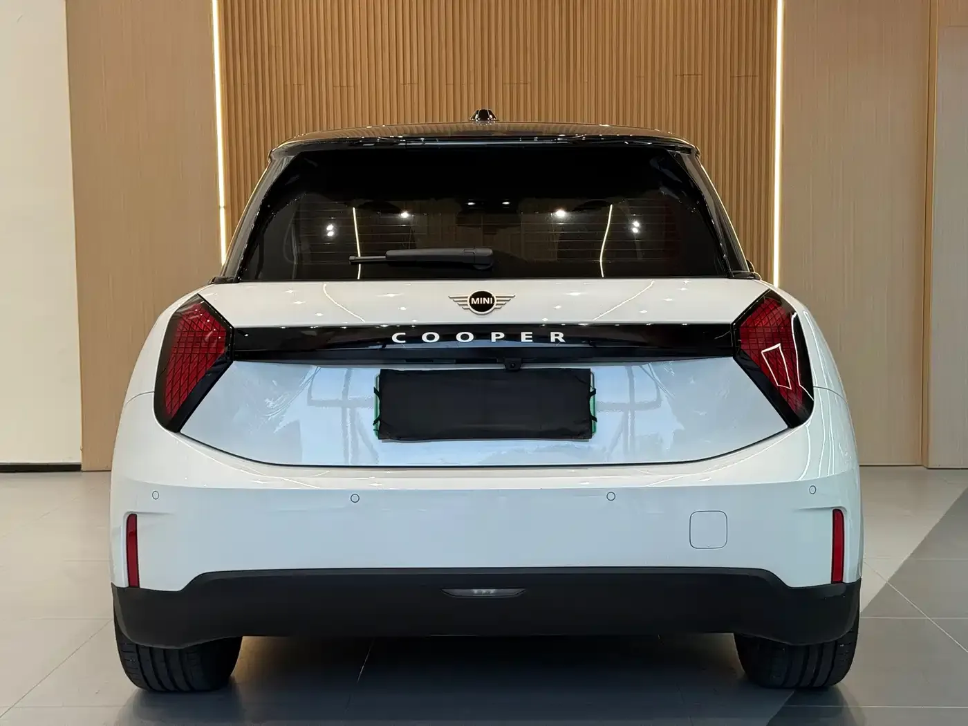 Mini Electric MINI ACEMAN E Classic 2025 — фото 17