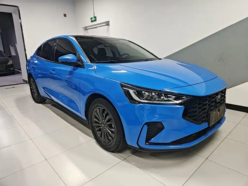 Ford Focus Sedan EcoBoost 180 Auto Speed Edition 2023 — фото 4