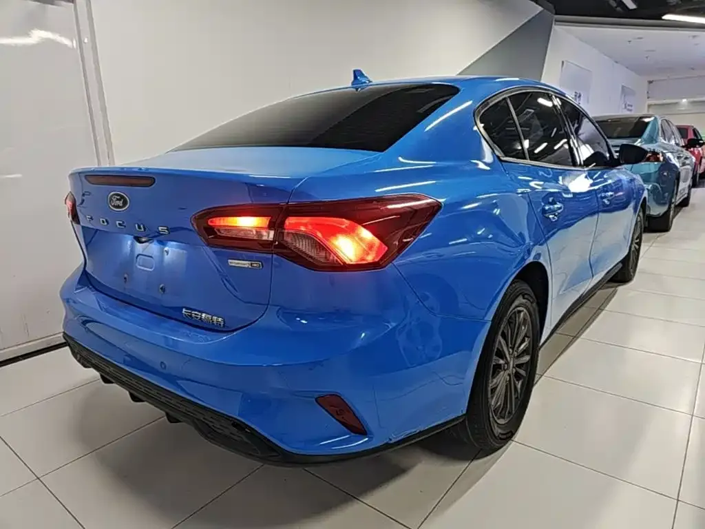 Ford Focus Sedan EcoBoost 180 Auto Speed Edition 2023 — фото 7